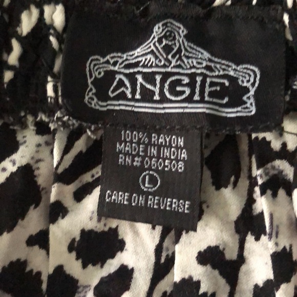 Beautiful skirt - Fits true to size - Picture 2 of 3